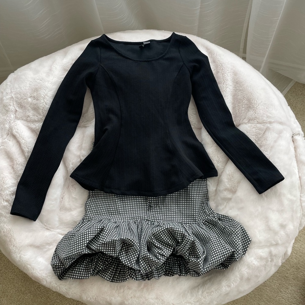 Woman Long Sleeves and Bubble Skirt Set